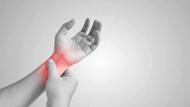 wrist pain blog image for the amazing life chiropractic and wellness