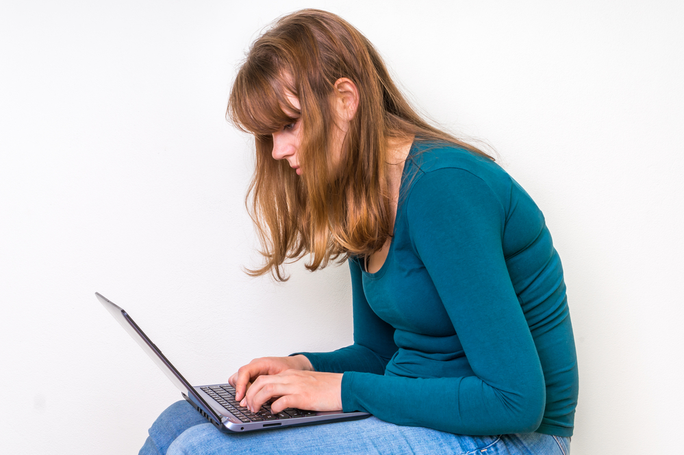 lady with bad posture on a computer 4 ways to fix your posture